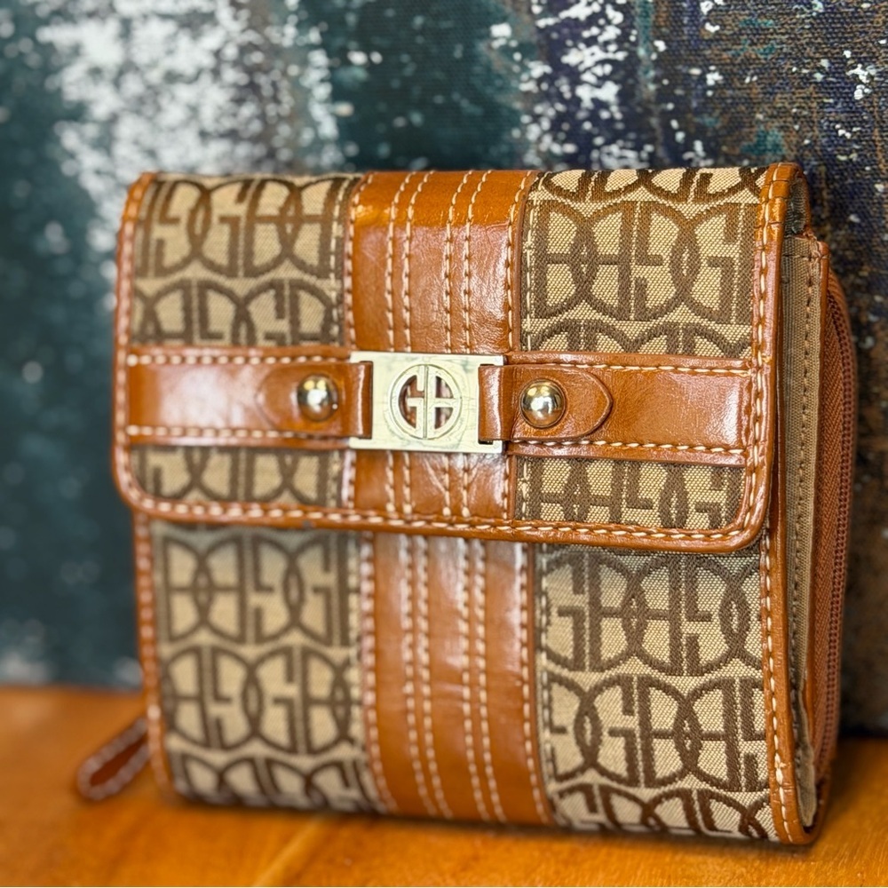 Giani Bernini Vintage Y2K Signature Monogram Wallet (EUC)